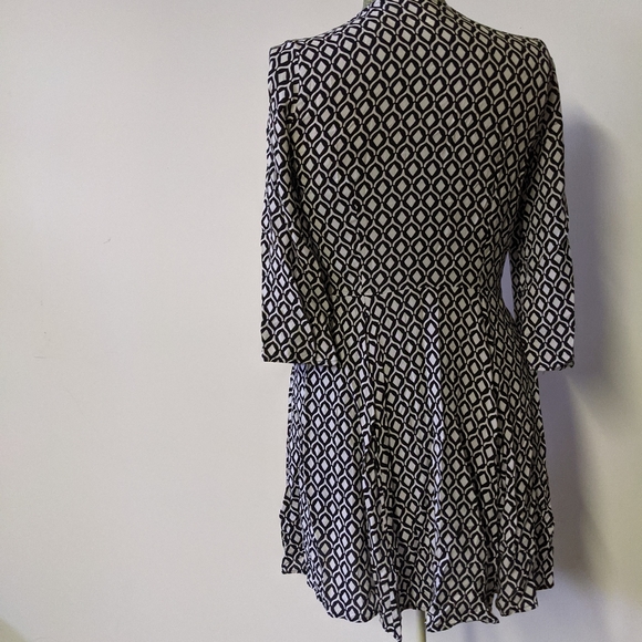 Mod flounce a line 3/4 length sleeve dress - Picture 3 of 6